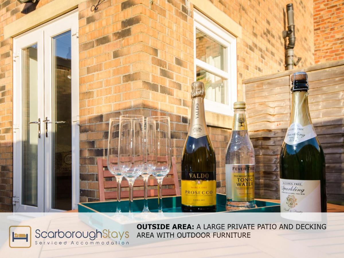 Hibernia Place, 3 Bedroom Townhouse With Patio & Seating Area - Free Parking 斯卡伯勒 外观 照片